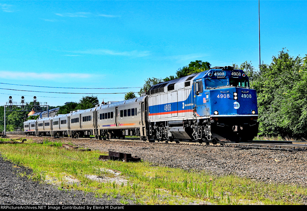 MNCR 4908 on train 1249